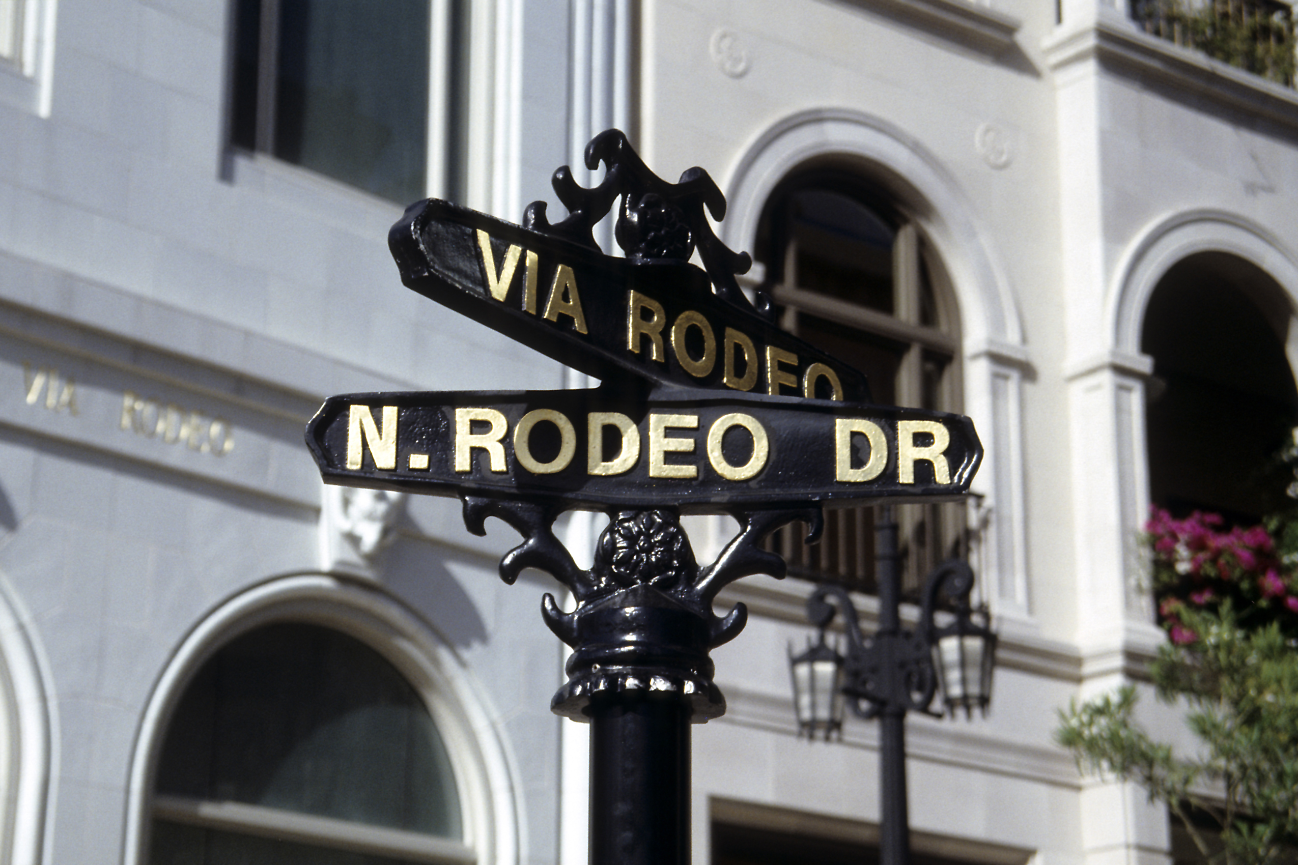 Rodeo Drive - Los Angeles' Luxury Shopping Area